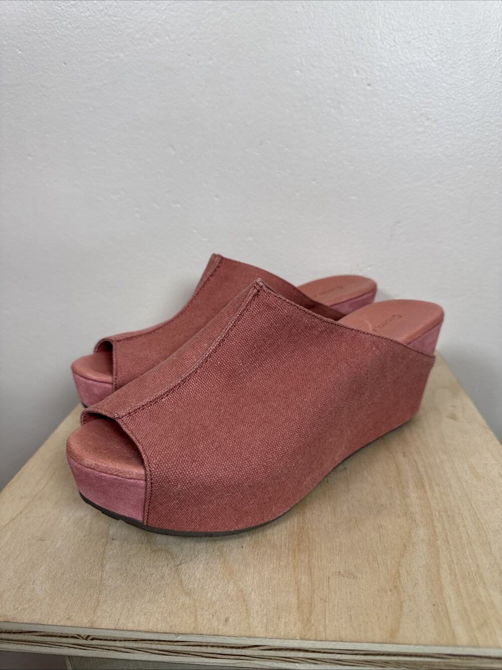 Chocolat Blu Wynn Wedge Mule Sandals Salmon Pink Leather Peep Toe Size 9